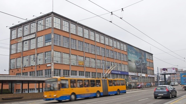 Budova bývalého Svitu před požárem