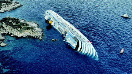 Rok po tragédii: Costa Concordia najela na mělčinu, nehoda si vyžádala 32 obětí