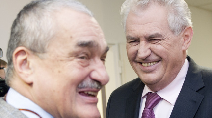 Aktualizováno: Schwarzenberg byl u Zemana na koberečku, promluvili si o velvyslancích