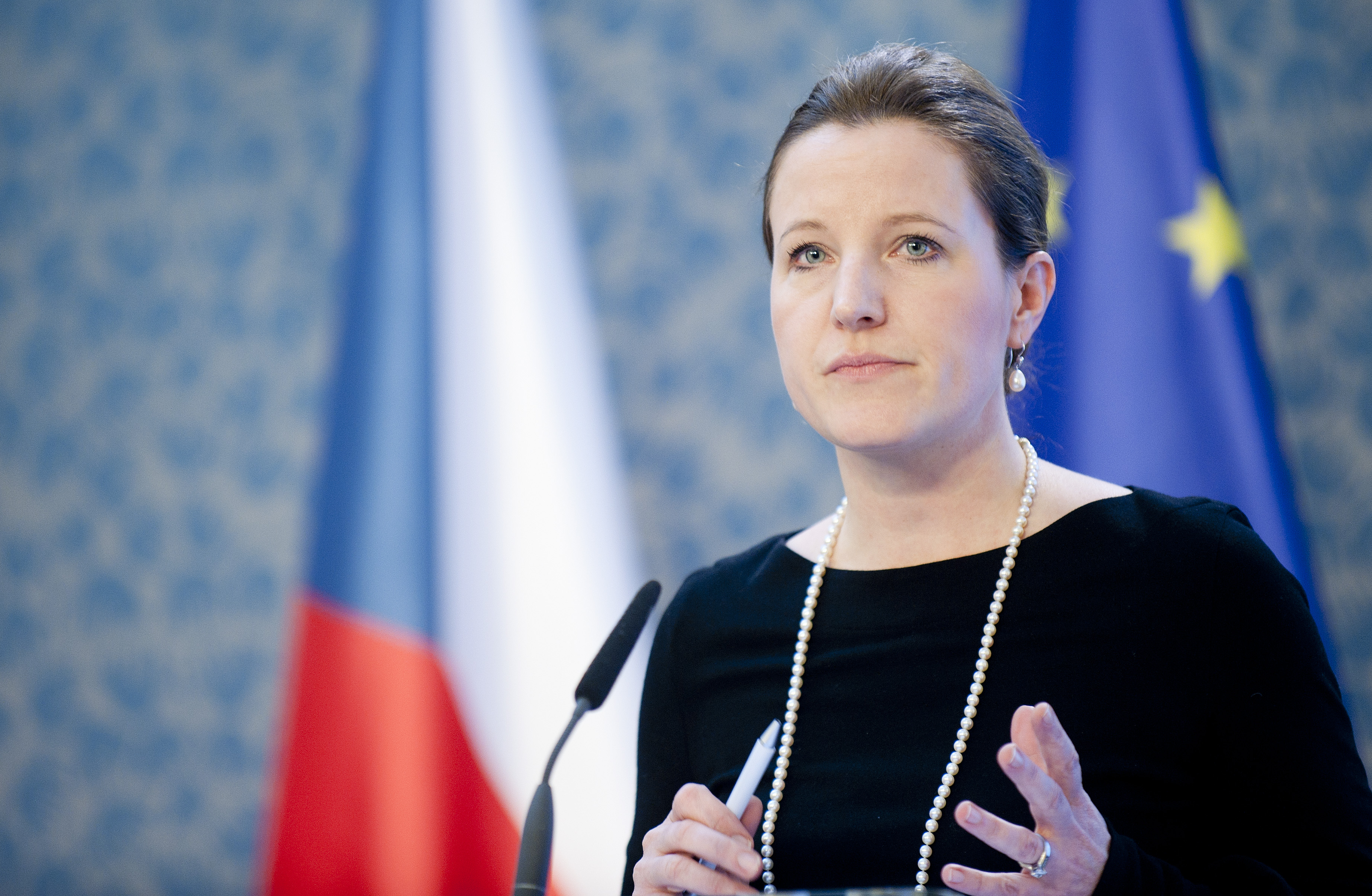 Fackovanou Karolínu Peaku sráží už i politologové