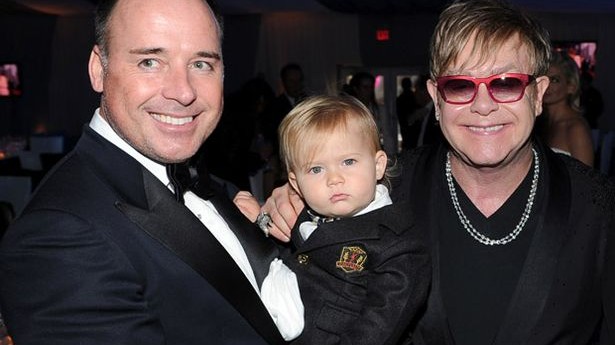 Elton John a jeho přítel se radují z narození druhého potomka