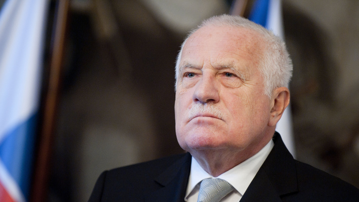 Senát rozhodl: Klaus půjde za velezradu před soud