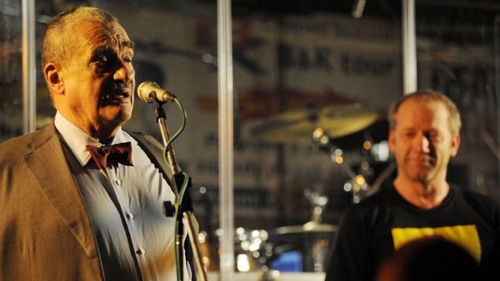 Hudební kluby hostily Noc s Karlem, některé náporu nestačily