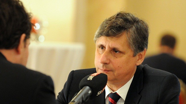 Fischer slibuje, že dluhy z prezidentské kampaně zaplatí do úterý