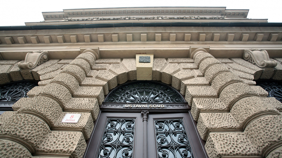 Zeman zítra poprvé přijde k Ústavnímu soudu jako prezident