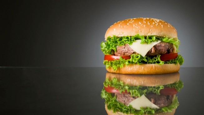 Místo hovězího masa v hamburgerech se objevilo maso koňské