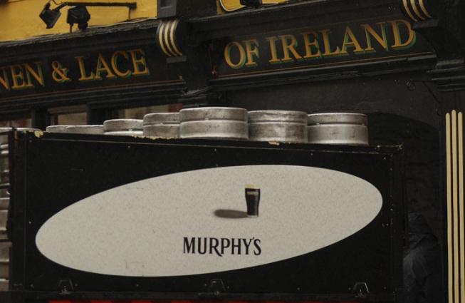 Tajemství pěny irského piva? Irové hází do plechovek výbušné kapsle