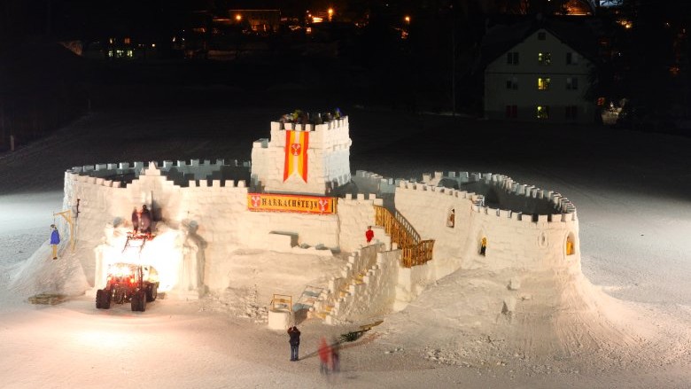 Sněhový hrad opět vyrostl v Harrachově
