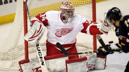 Dvacetiletý brankář Mrázek ohromil Detroit!