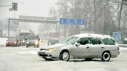 Přes noc napadlo třicet čísel sněhu! V terénu je veškerá technika