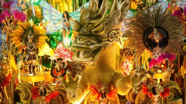V Riu vrcholí karneval. Město ovládly masky a samba