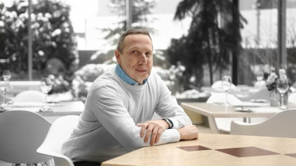 Aktualizováno: Klausovu školu posprejovali hákovým křížem, policie pátrá po pachateli