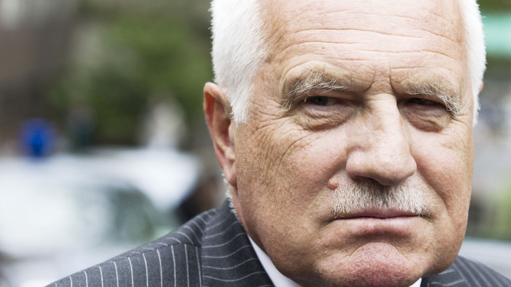 Čeští literáti důrazně vyzvali Klause ať zanechá útoků na Václava Havla