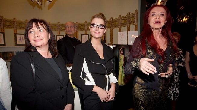 První dámu oblékne návrhářka arabských šejků