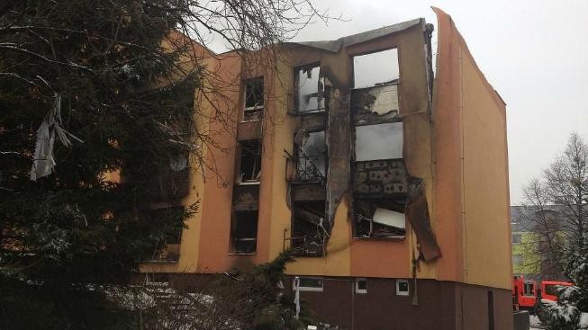 Dva lidé zranění při výbuchu ve Frenštátě stále bojují o život