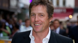 Nadšený Hugh Grant: Moje dcera má bratra!