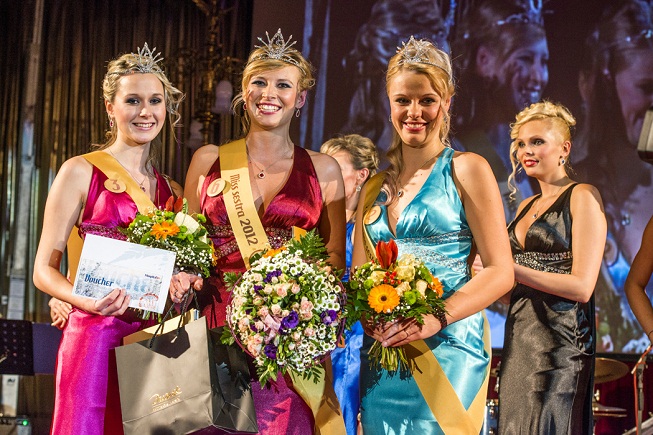 Nad Zemí proletěl asteroid a v Paláci Žofín zazářila nová Miss sestra 2012
