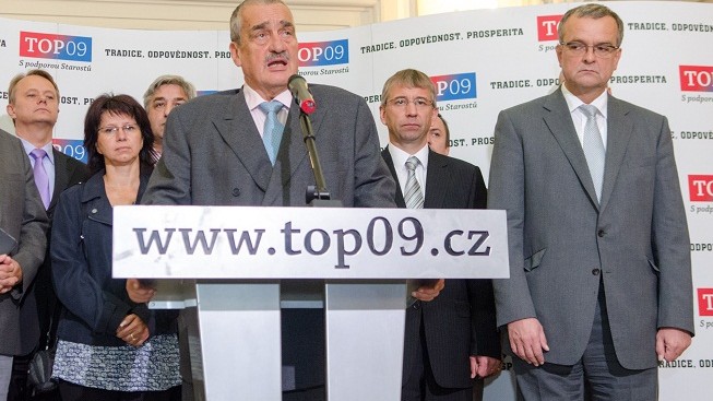 TOP 09: Je-li to nezbytné, promítneme ducha Ústavy do psaného textu