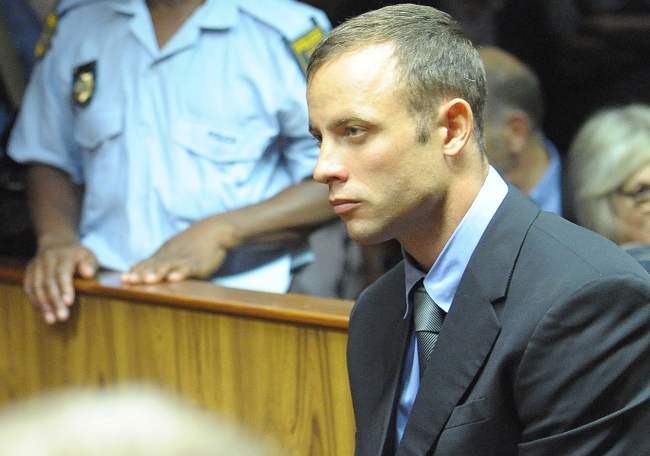 Invalidní vrah Pistorius zůstává za mřížemi. Soud o kauci nerozhodl