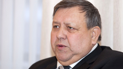 Zlínský hejtman ustál hlasování o důvěře. Lidé nadále protestují