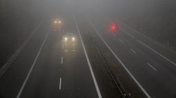 Dopravu ztěžuje námraza, mrholení a mlha