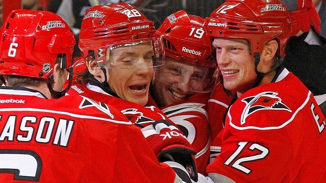 Hurikán Tlustý dvěma góly sestřelil Pittsburgh. Jágrův Dallas dostal výprask