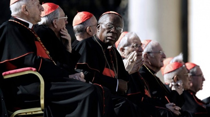 Ve Vatikánu začalo shromáždění kardinálů, rozhodne o datu zvolení papeže