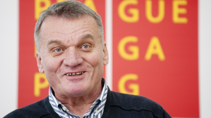 Vzkázali mi, že mám vykrvácet. Britský podnikatel líčí zážitky s pražskou radnicí