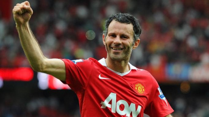 Nestárnoucí Giggs (40) bude hrát za Manchester United i další sezonu