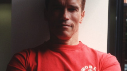 Terminátor, guvernér a teď novinář. Arnie získal místo v Muscle & Fitness