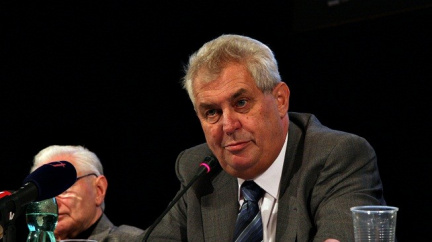 Na Zemanovu páteční inauguraci dorazí na 900 zemanovců