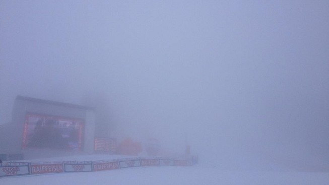 Mlha nepustila sjezdaře do finále. Glóby mají Svindal a Vonnová