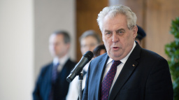 Zeman jmenoval Kmoníčka ředitelem zahraničního odboru Hradu