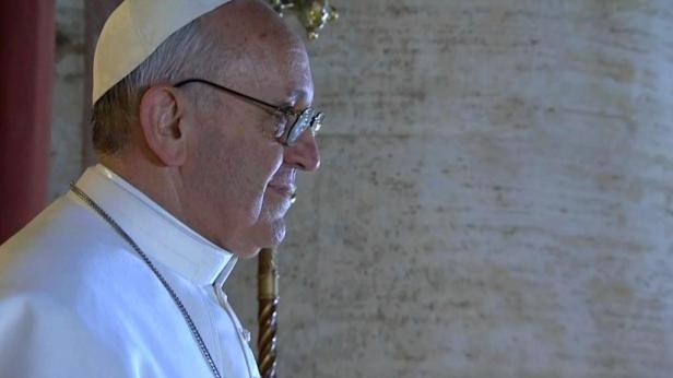 Papež František při inauguraci převzal symboly papežství