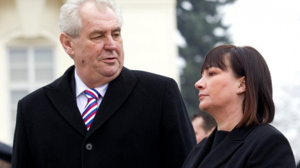 TV Nova pořádala hon na první dámu. Zemanová reportérům ujela