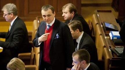Aktualizováno: Bárta využil imunity, nechal se zprostit viny a rozjíždí další boj proti kmotrům