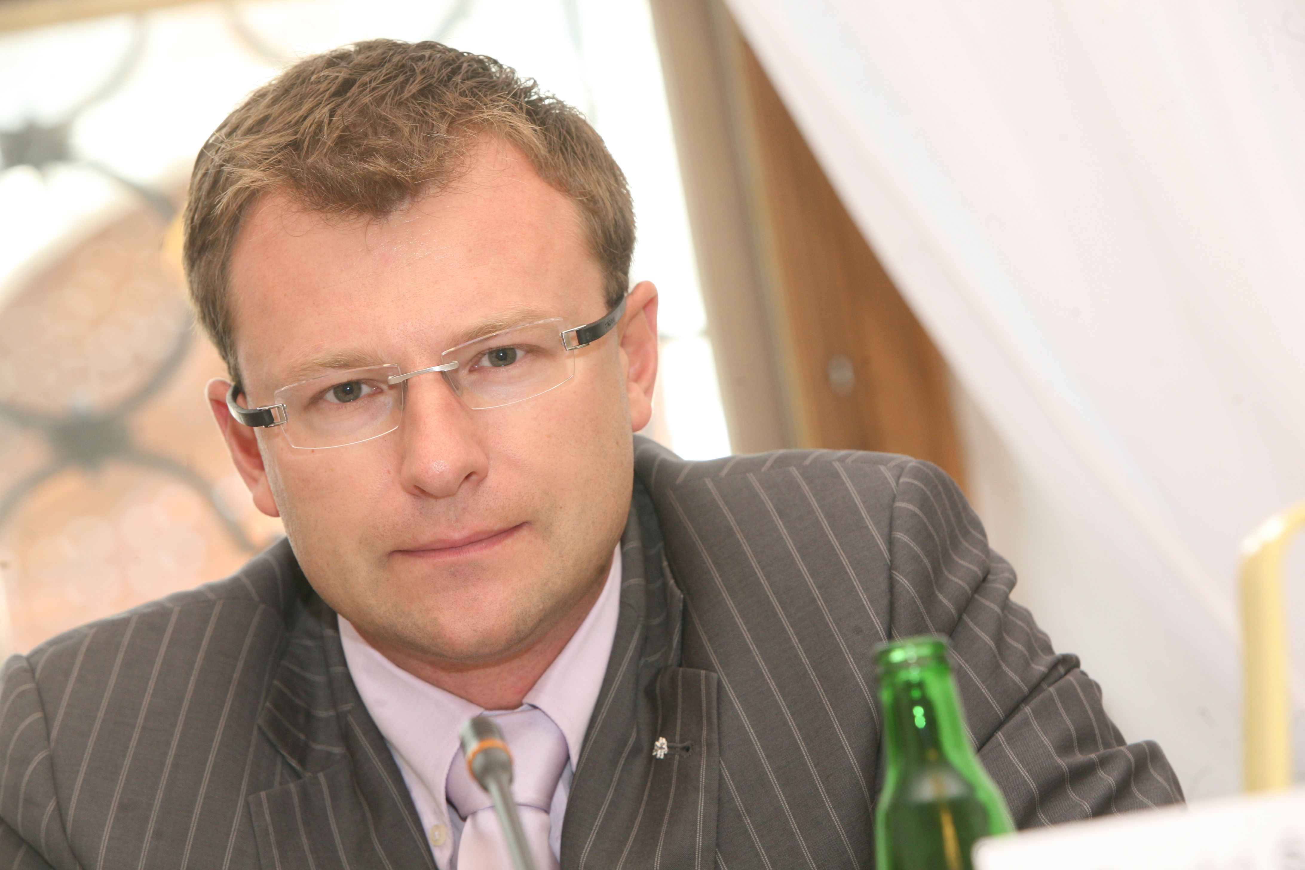 Šeich (ODS) se řítil dálnicí dvoustovkou. Ale straníci ho stejně znovu zvolili