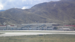 Po sesuvu půdy v důlní oblasti Tibetu uvázlo 83 dělníků