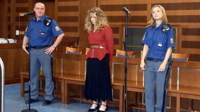 Za vraždu čtyř dětí doživotní trest! Zbytek života stráví bestiální matka za mřížemi