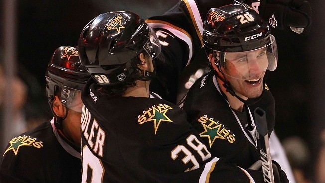 Dvořák se poprvé trefil za Anaheim, Havlát byl u dvou gólů Žraloků