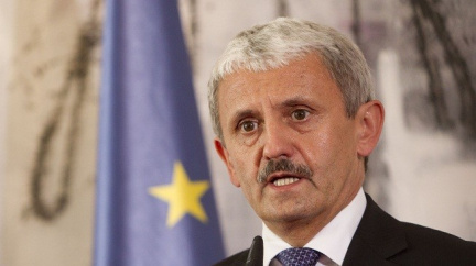 Dzurinda se sklání před Zemanem: ČR má dobrého prezidenta