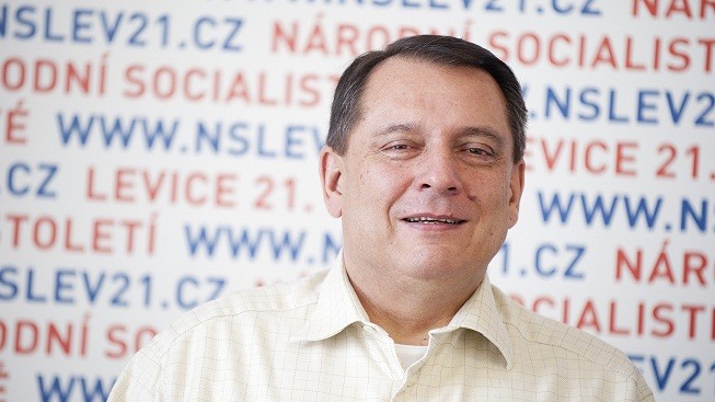 Přečtěte si. Paroubek napsal papeži dopis o církevních restitucích