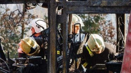 Aktualizováno: Tragédie u Rokycan: Autobus plný dětí se zřítil z mostu, dívka (†16) nehodu nepřežila