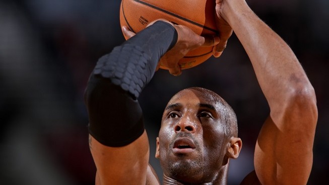 Nezastavitelný Bryant nastřílel 47 bodů a přiblížil Lakers play-off