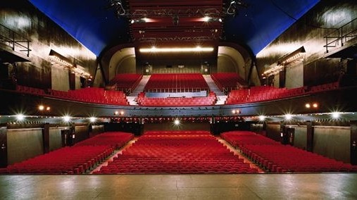 Slavná pařížská Olympia slaví 120. narozeniny