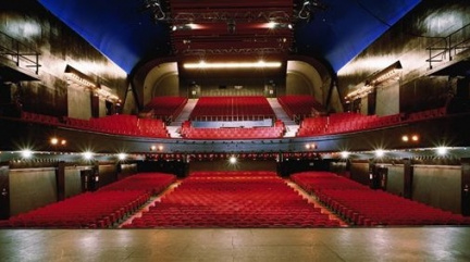 Slavná pařížská Olympia slaví 120. narozeniny