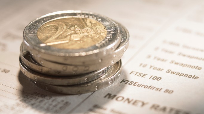 Koruna mírně oslabila nad 26 korun za euro