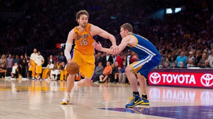 Lakers zvládli první zápas bez Bryanta. Sahají po play off NBA