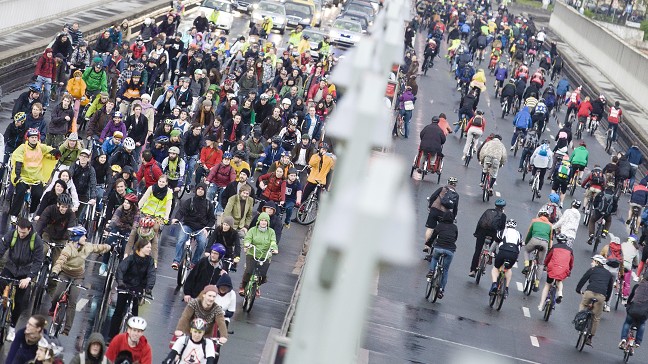 Po Praze jezdí až 120 tisíc cyklistů