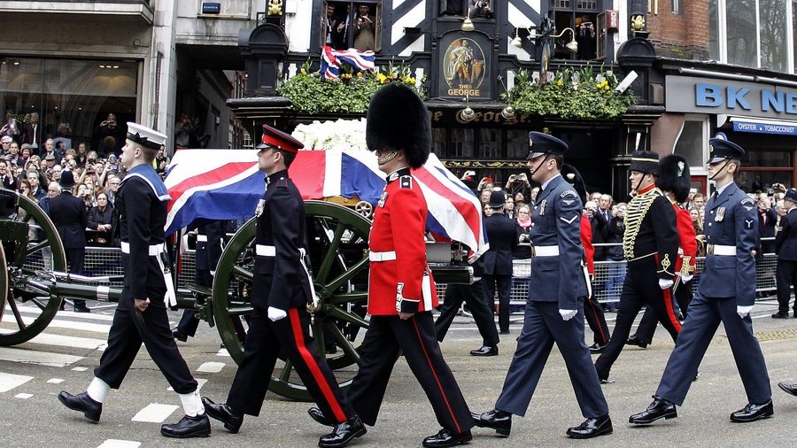 Británie dala sbohem Margaret Thatcherové (†87). Ztichl i Big Ben